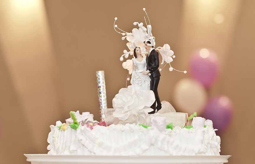 Les figurines de gâteau de mariage, kitch ou tendance ?