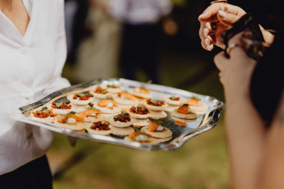 Allergies, vegan, sans gluten… Comment satisfaire tous vos invités au mariage ?