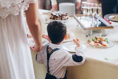 “Aucun enfant au mariage” : comment l’annoncer sans créer de drame familial ?