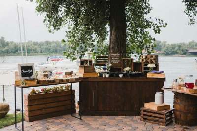 Ils transforment leur repas de mariage en vraie expérience culinaire (et leurs invités adorent !)