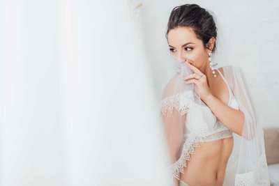 Lingerie de mariage : guide complet pour choisir ses sous-vêtements selon sa robe