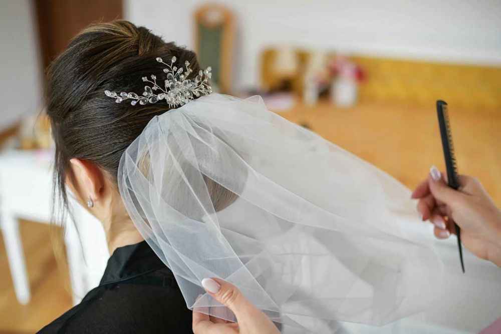 Astuces pour faire tenir votre voile de mariée