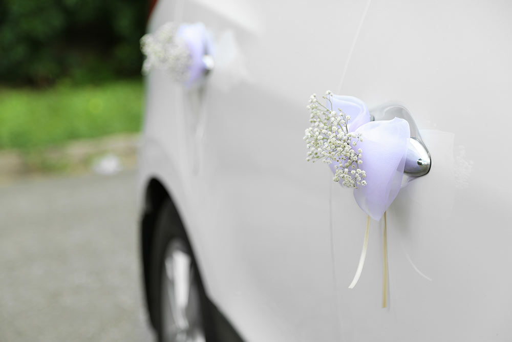 Comment décorer une voiture de cérémonie ?