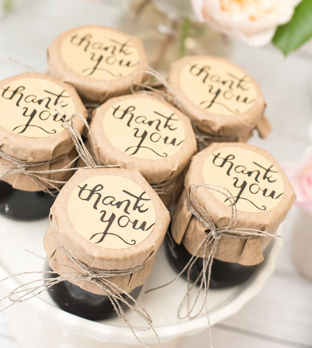 Pots de confiture personnalisés pour cadeaux d'invités gourmands