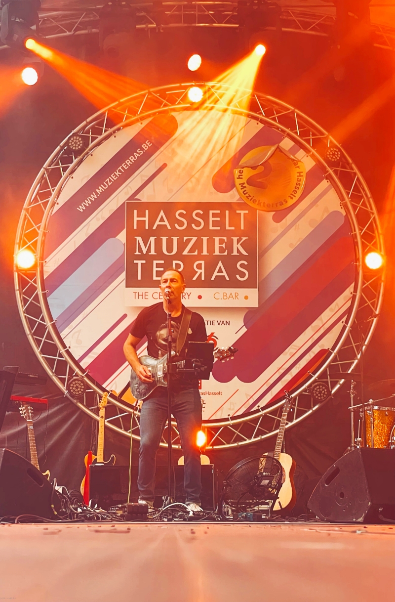 DOMINIQUE MUSIC VIBRATIONS